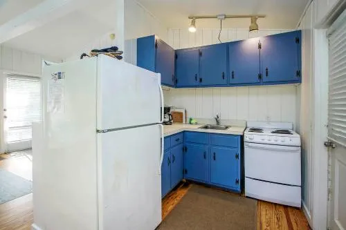 Colony Inn - Image 1
