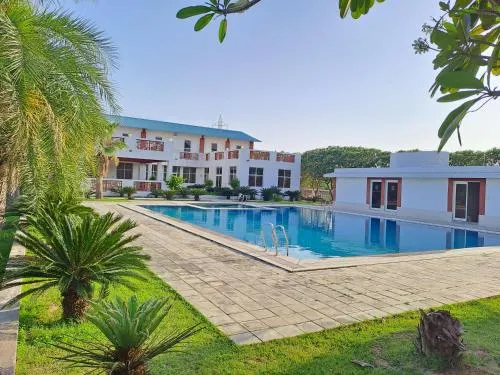 Hostie Jacranda - 3BHK Farm House 40Mins from Gurgaon/Delhi - Image 1