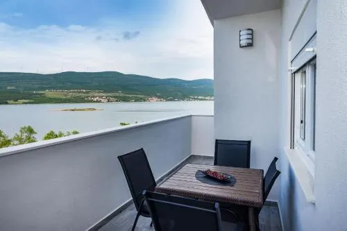 Apartmani NEVA, Pridraga - Image 1