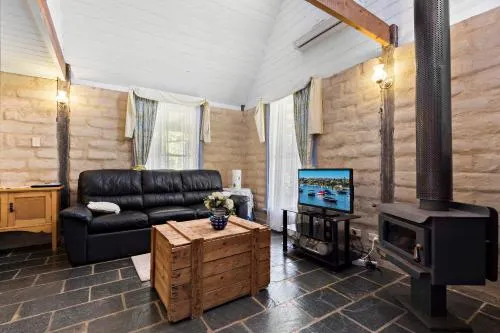 Elinike Guest Cottages - Image 1