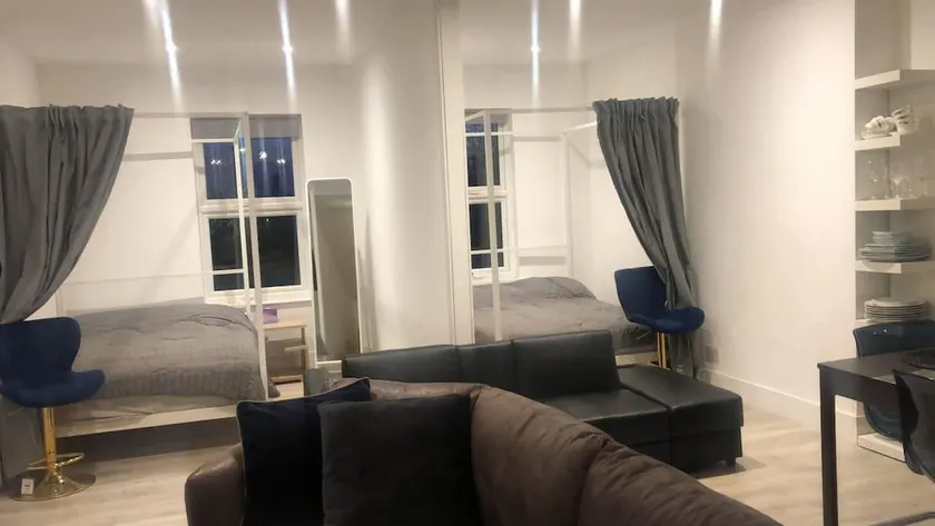Market Place Retreat in Nottingham - Image 1