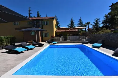 Letorina rooms and apartments with pool - Image 1