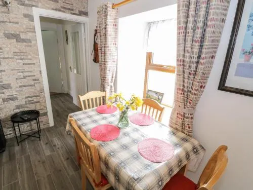 Mc's Cottage - Image 1