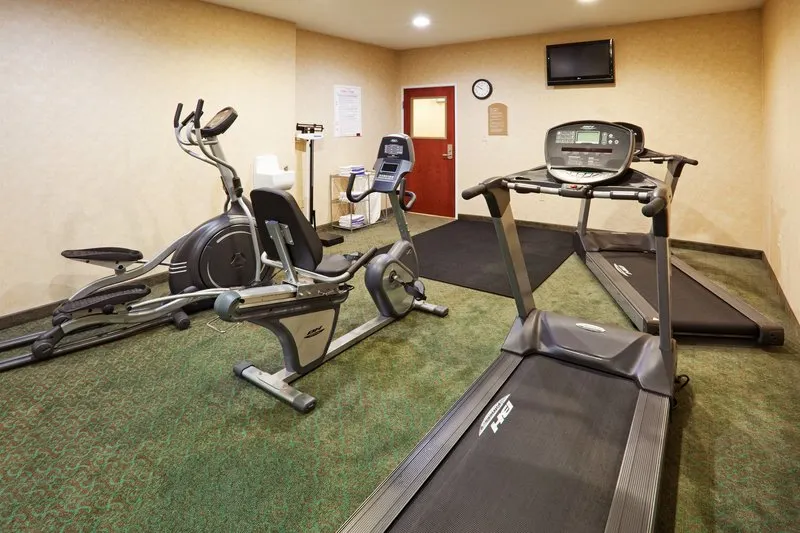 HOLIDAY INN NORTON - Image 1