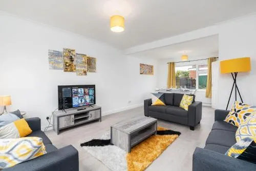 Spacious Modern Home in Sheffield - Image 1