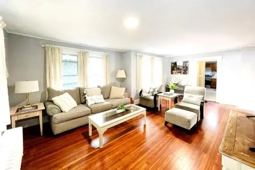 Centrally Located Oasis 20 Houston House Stamford - Image 1