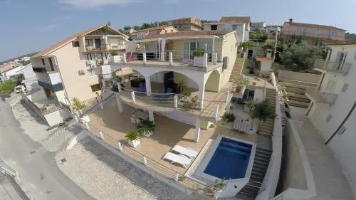 Apartments Tunjic - Image 1