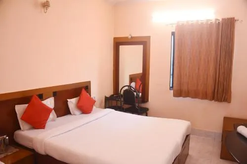 Hotel Suraj - Image 1