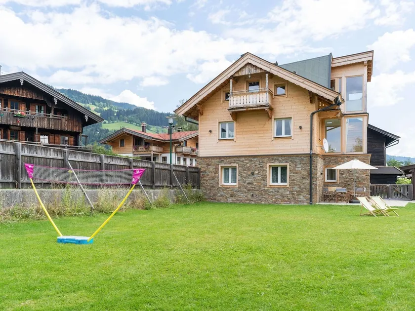 Central Apartment with Balcony, Terrace, Garden, Deckchairs - Image 1