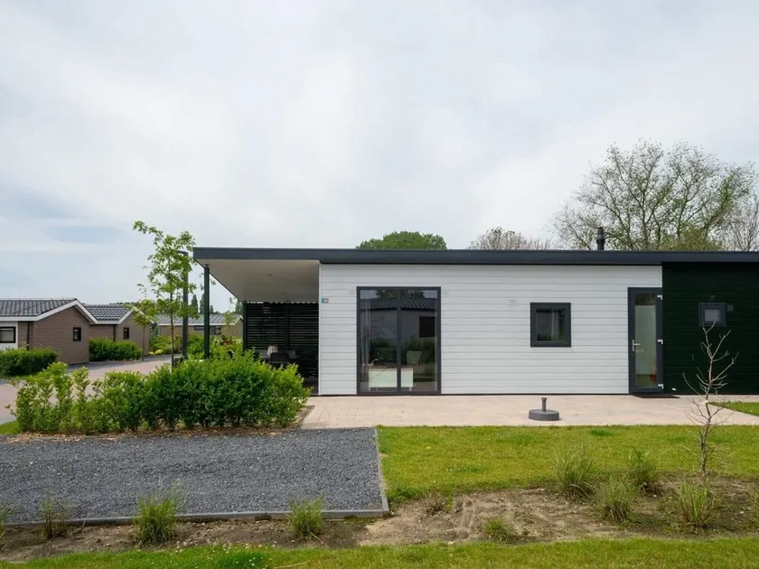 Lakeside Escape Near Enkhuizen - Image 1