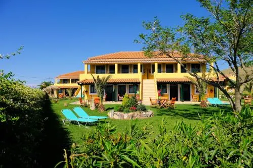 Pan-Dora Apartments - Image 1