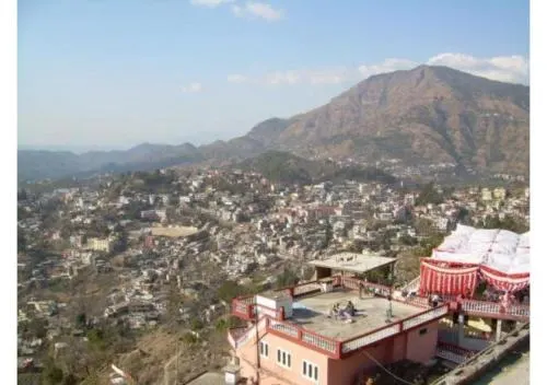 Wonderful Stay At the Mall Road - Image 1