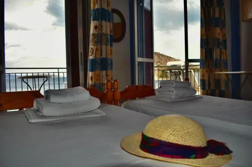 Bob's Tolo Rooms & Taverna - Image 1