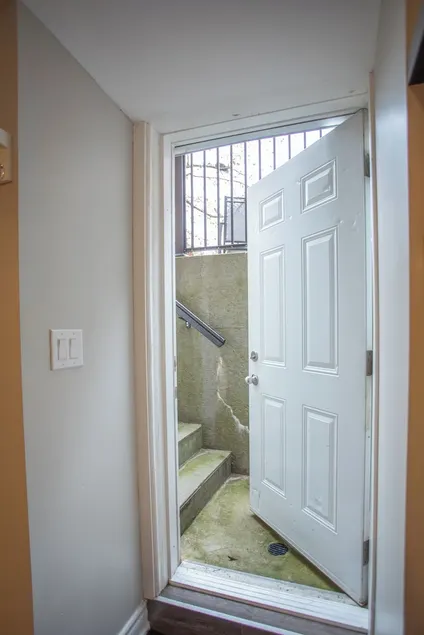 Mississauga Manor - Meadowvale - Image 1