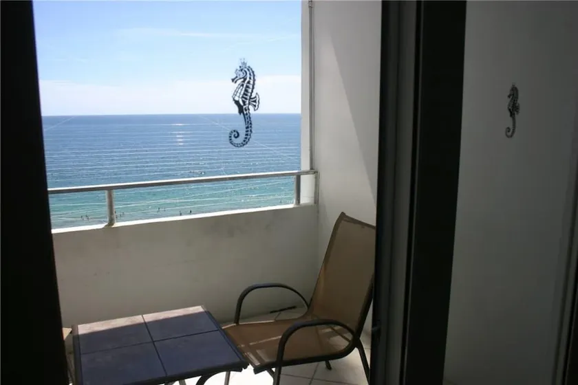 Look No Further Amazing Condo - Image 1