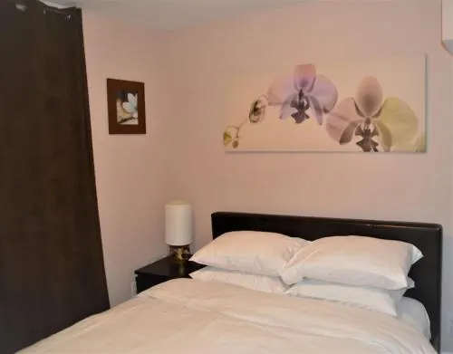 Beautiful And Spacious Apartment - Image 1