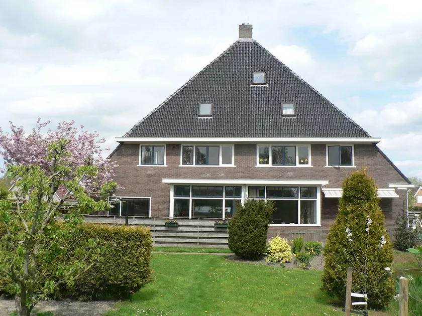 Situated in a peaceful village called Arum. - Image 1