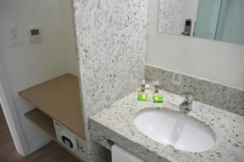 Hotel Buganville Express - Image 1