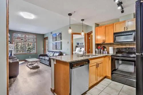 Fenwick Vacation Rentals Inviting Rocky Mountain in Top Rated Condo - Image 1