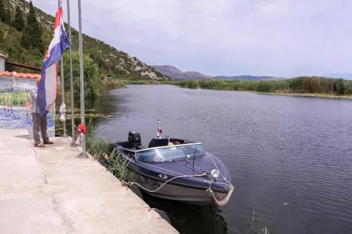 Robinson Neretva - Image 1
