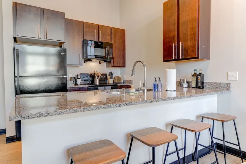 Milwaukee Executive 1BD 1BA Downtown Apartment - Image 1