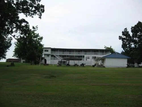 Twin Lakes Inn - Image 1