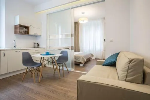 Luxury Accommodation Marino - Image 1