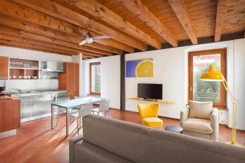 Giallo Limone Apartment With Pool - Image 1
