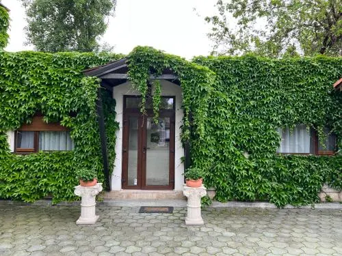 Larissa Hotel - Image 1