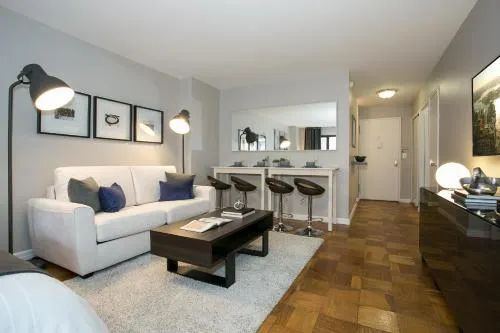 Modern Studio Apartment - Midtown East L - Image 1