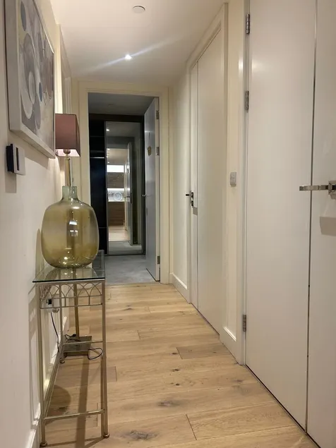 Pleasant 2 bed 2 baths Apt London - Image 1