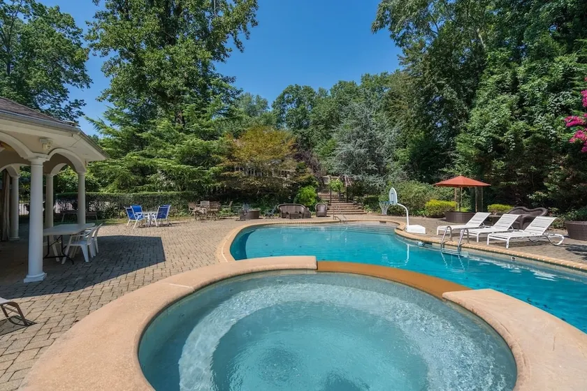 Serene Haven: Stunning Yard Pool And Views 4 Bedroom Home by RedAwning - Image 1