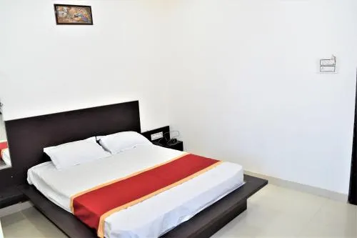 Hotel Vrindavan - Image 1