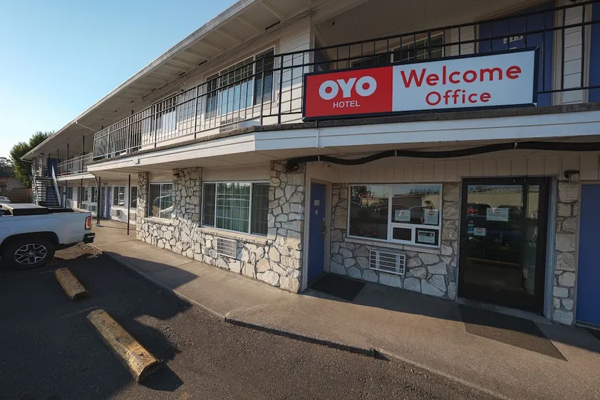 OYO Hotel St Helens OR - Image 1