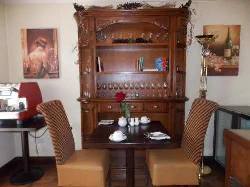 Ashford Manor Guesthouse - Image 1