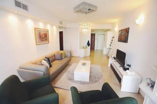 Art Apartment Near Mamila parking best Location 2 - Image 1