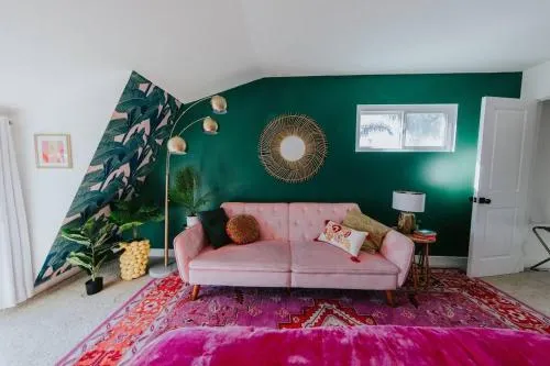 Pink Paradise Inn 5 BR Fun Retro Home w Pool - Image 1