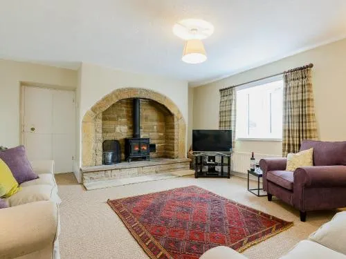 Backstone Bank Farmhouse - Image 1