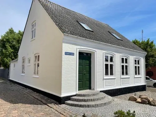 Charming house in the old town - renovated, WiFi, garden - Image 1