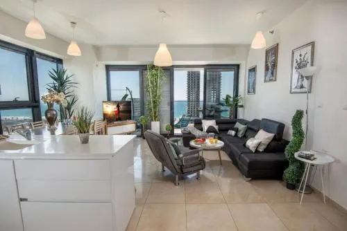Bat Yam Luxery 5br Sea View Suite - Image 1
