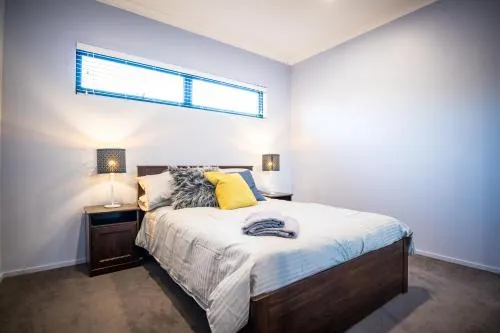 VIP Stays Modern Watson Place - Image 1