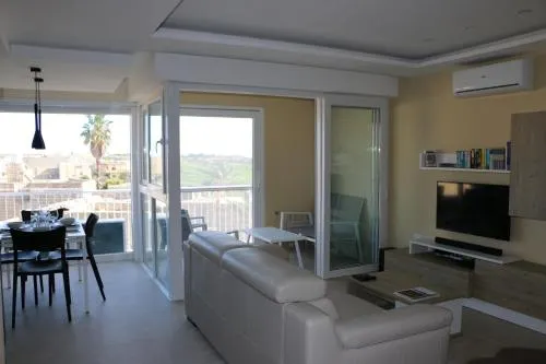 Wileg 4A Luxury Studio Apartment with Shared Swimming Pool. - Image 1