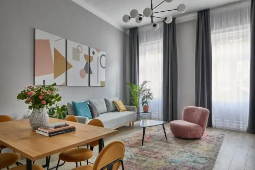 Big City Life Apartments - Image 1