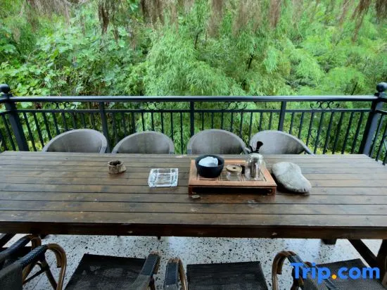 Longshan Village Zhuge Homestay - Image 1