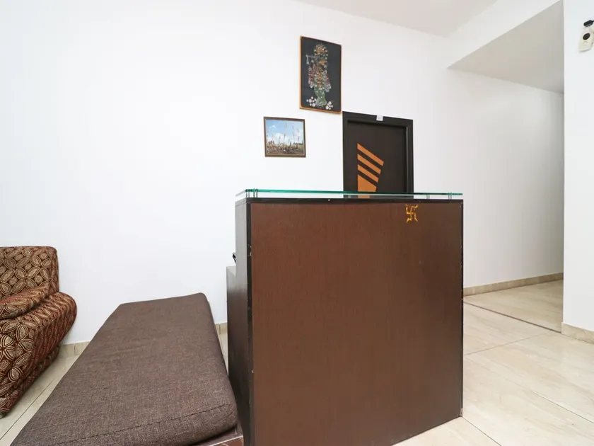 Hotel Nihon by OYO Rooms - Image 1