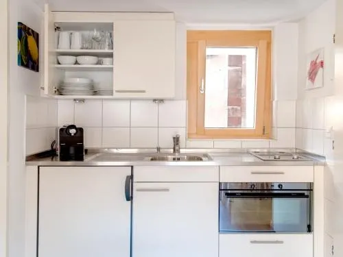 Cabana Apartments - Image 1