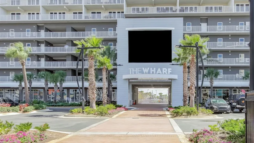 Laketown Wharf 1233 - Anchors Away - Image 1