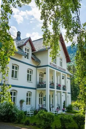 Petrines Gjestgiveri - Image 1