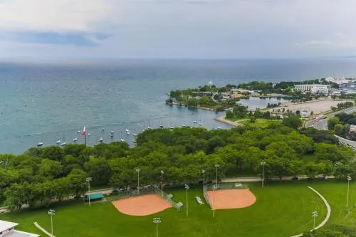 Gorgeous Downtown Oasis with Lake Views & Parking! - Image 1