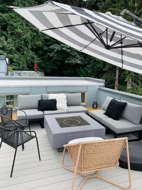 Alki Beach Escape Romantic Waterfront Getaway for 2 - Image 1